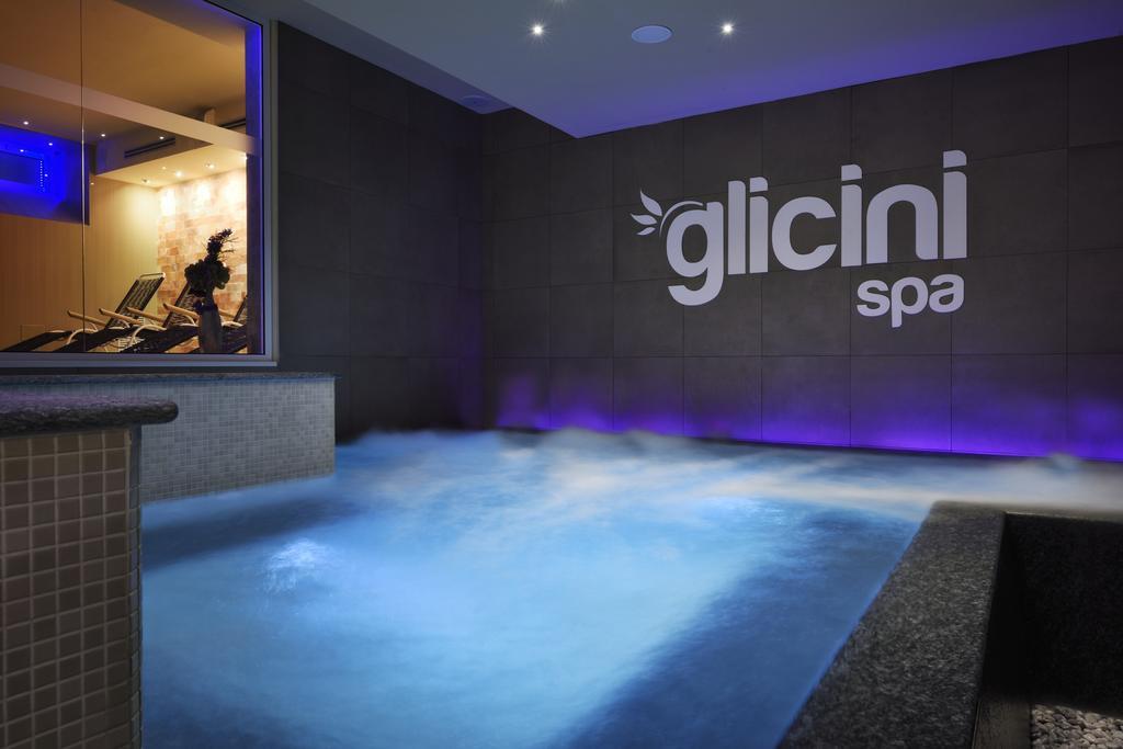 Hotel Villa Glicini Pinerolo Exteriör bild